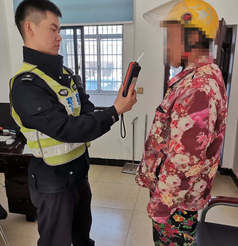 汉寿：无证司机再酒驾  罚款拘留没商量