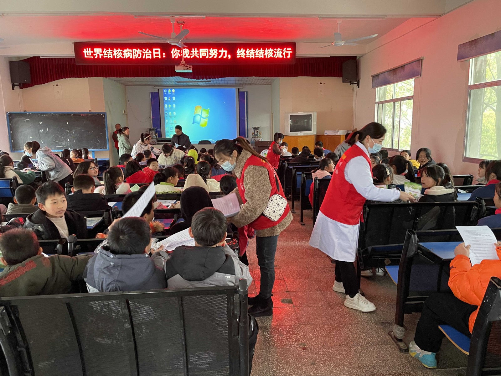 汉寿县疾控中心开展第28个世界防治结核病日宣传活动