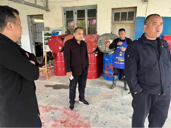 【打好安全生产巩固提升仗】洋淘湖镇依法关停整顿一油漆小作坊