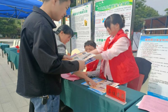 汉寿县住建局开展全国防灾减灾日宣传活动