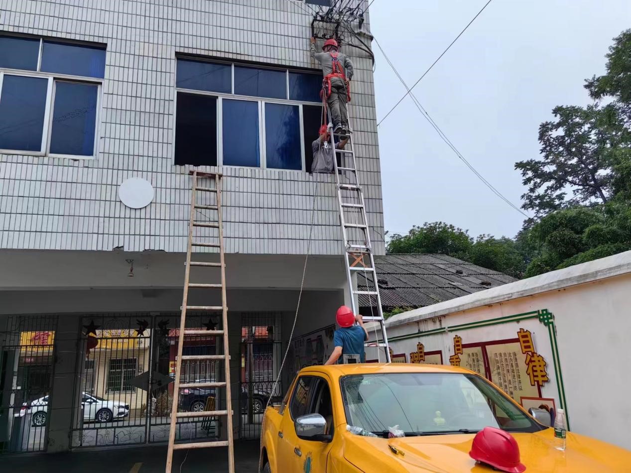 汉寿县罐头嘴供电所送“大礼”  洲口小学用电焕“活力”