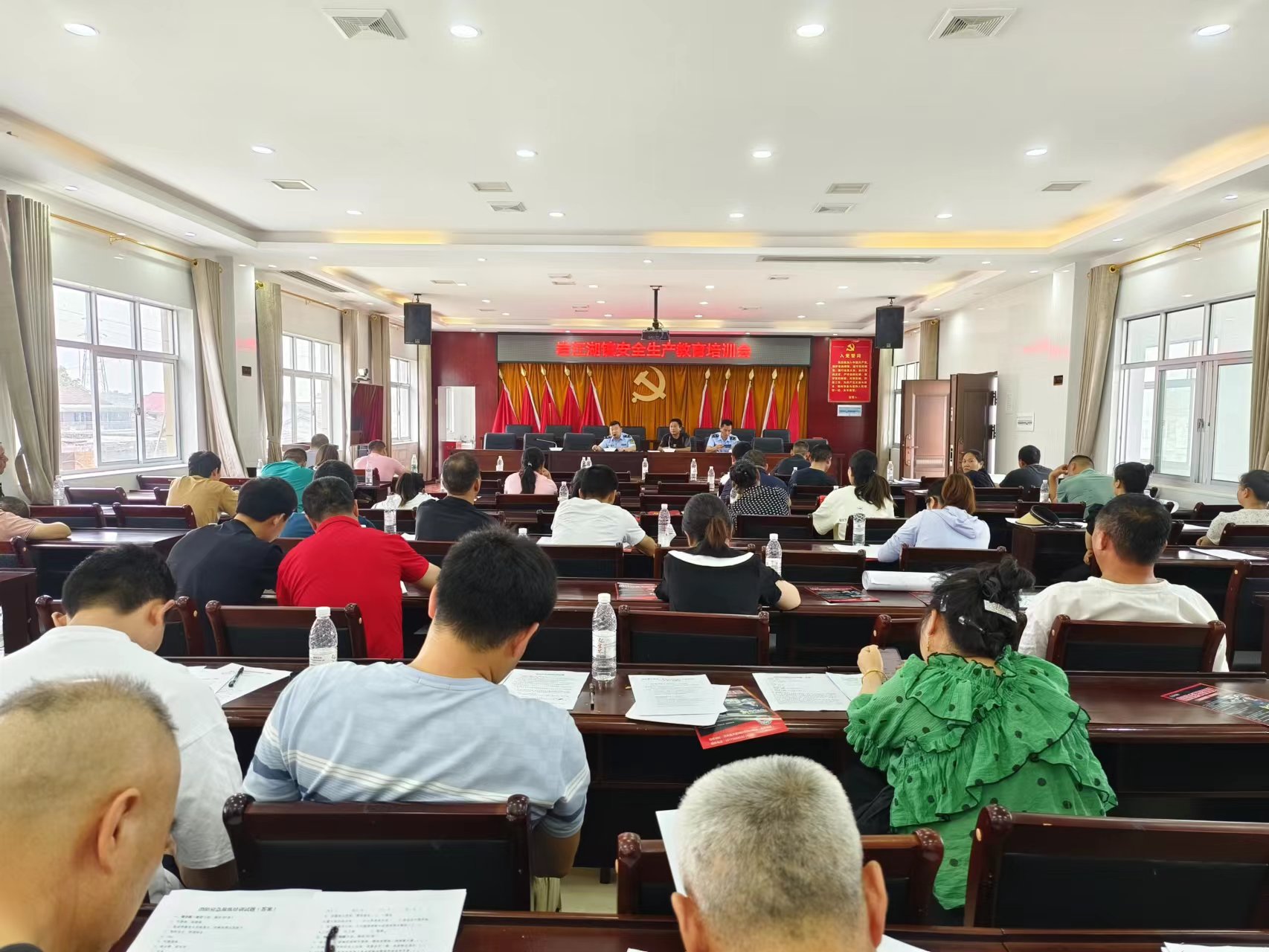 【打好安全生产巩固提升仗】汉寿县岩汪湖镇全面筑牢安全防线 做好“安全生产月”活动