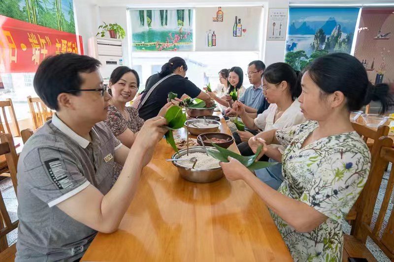 【网络中国节·端午】浓情端午 ‘粽’享欢乐——汉寿县教育局开展端午节包粽子活动