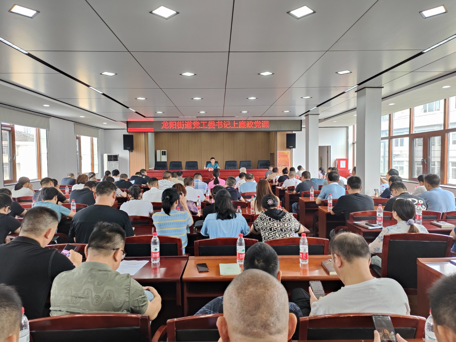 【沧浪新语】汉寿县“沧浪新语”新时代青年理论宣讲团龙阳街道分团开展龙阳街道“镜鉴”以案明纪以案促改党工委书记讲廉政党课