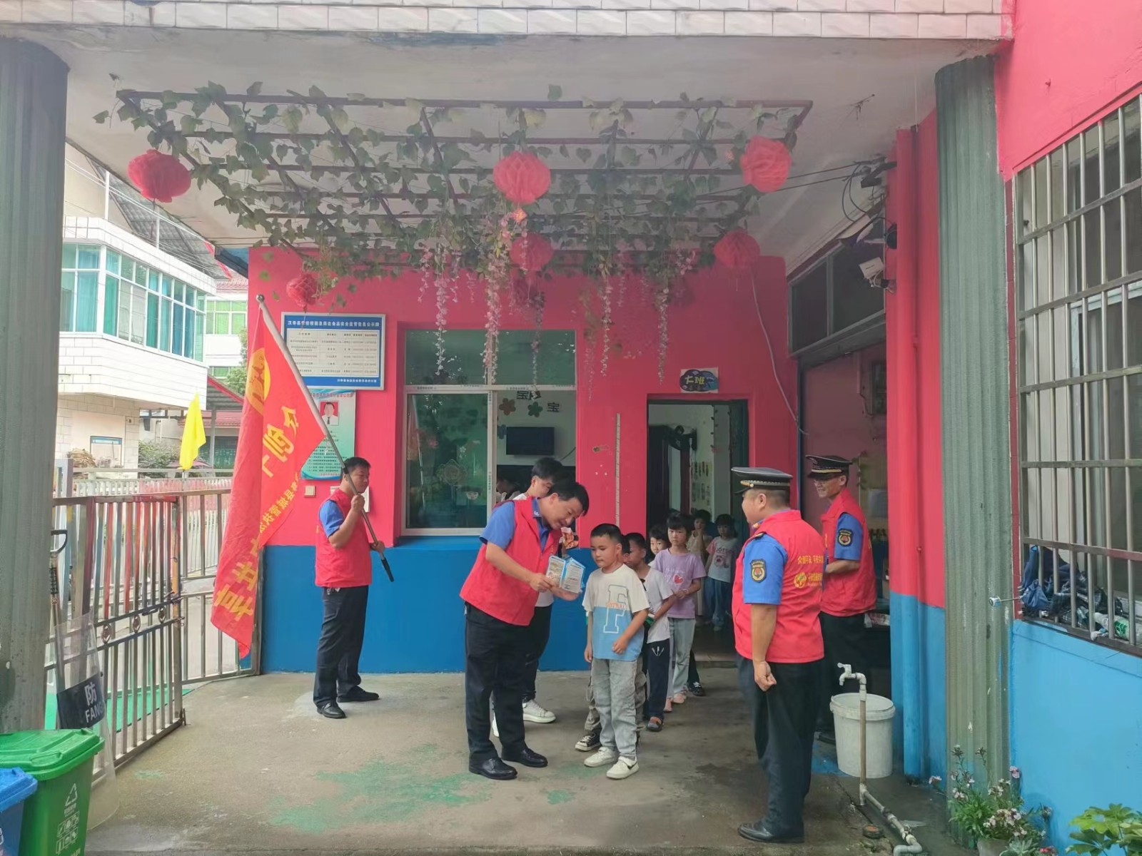 汉寿县城市管理和综合执法局开展防溺水安全教育志愿宣传活动