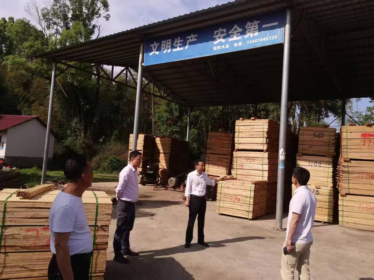 【打好安全生产巩固提升仗】汉寿县崔家桥镇：开展木材加工厂消防安全检查 及时消除安全隐患