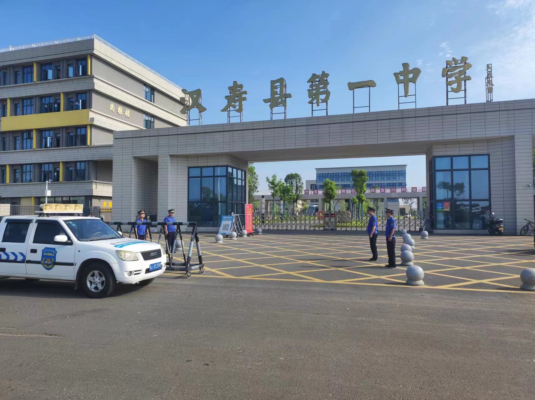 汉寿县城市管理和综合执法局开展“守护校园周边秩序，为学子保驾护航”专项行动