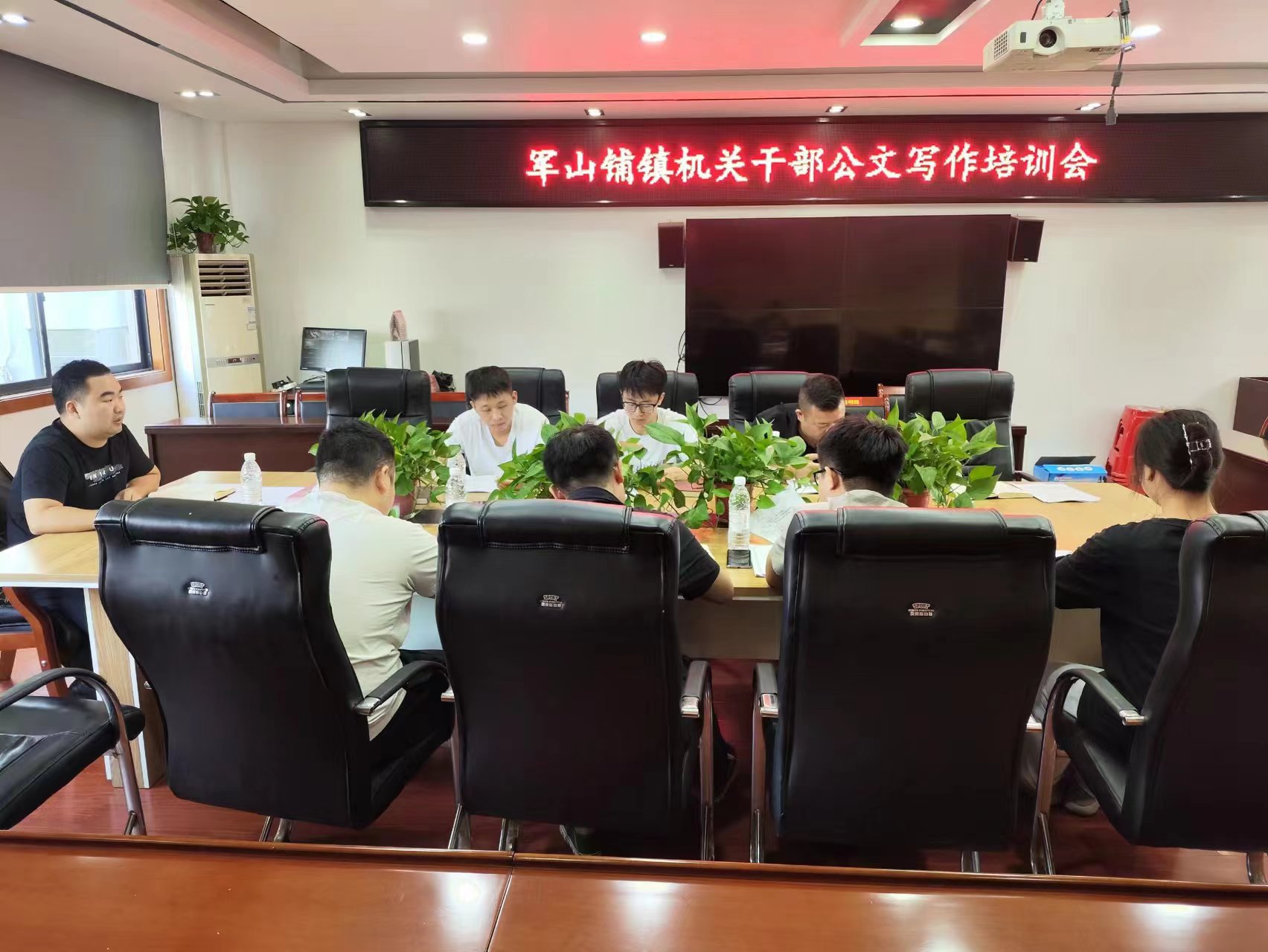 汉寿县军山铺镇召开青年干部公文写作培训会
