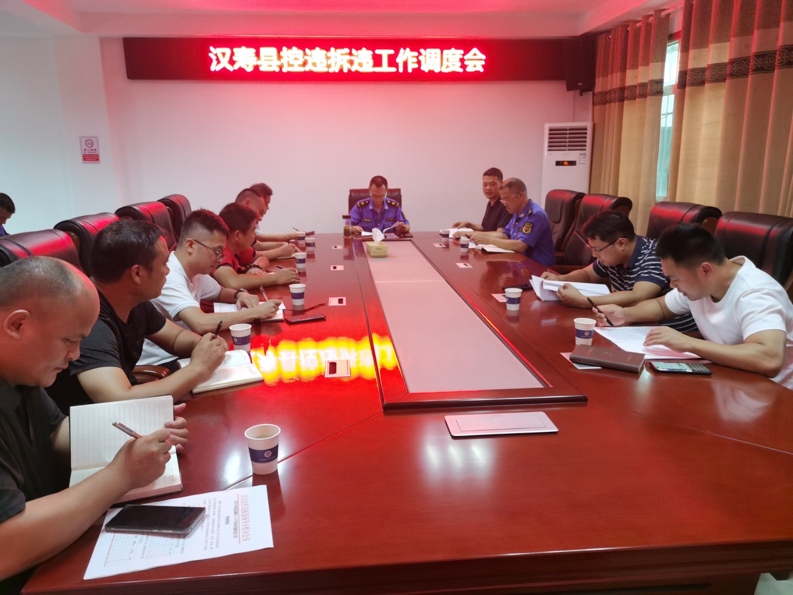 汉寿县城市管理和综合执法局召开城区控违拆违工作调度会