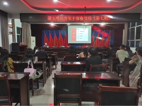 汉寿县罐头嘴镇：青年干部助力打好秋收“蓝天保卫战”