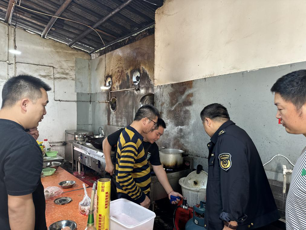 【打好安全生产巩固提升仗】汉寿县聂家桥乡开展烟花爆竹、燃气和食品安全生产大检查