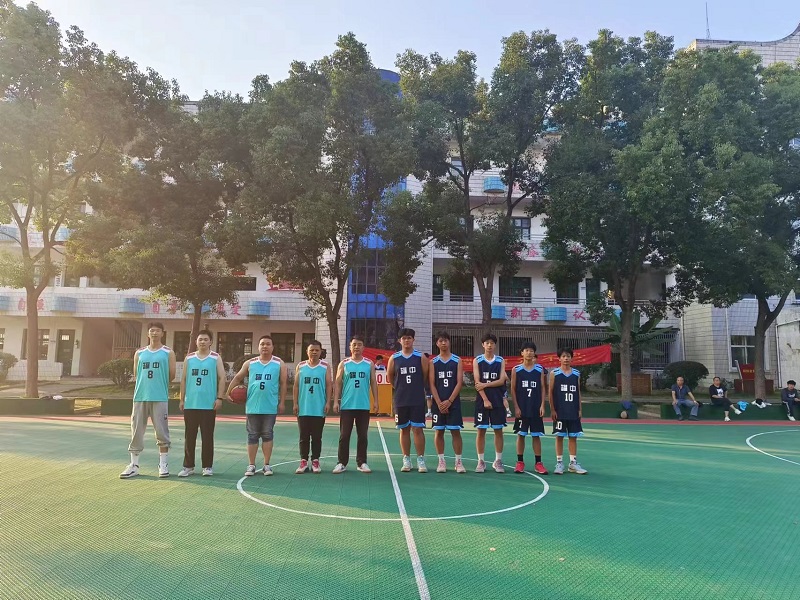 汉寿县罐头嘴中学：挥汗篮球场 共叙师生情