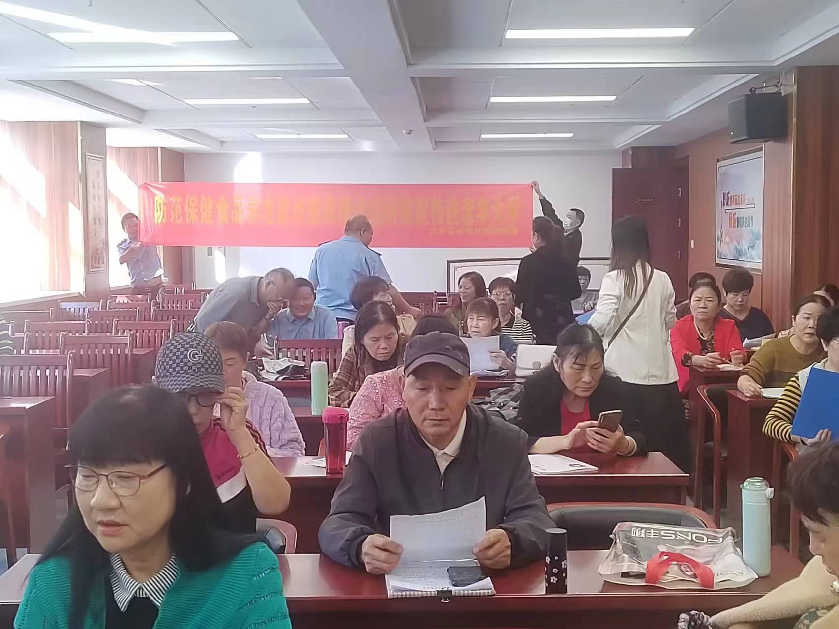 汉寿县市场监督管理局开展保健食品科普宣传“护老防诈”“三进”行动