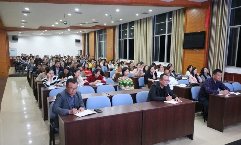 【优化营商环境进行时】汉寿县帅孟奇中学举行第三届德育论坛暨班主任经验交流会
