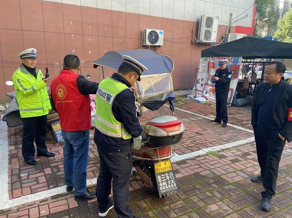 【打好安全生产巩固提升仗】汉寿县罐头嘴镇开展“拆伞戴帽”联合整治行动