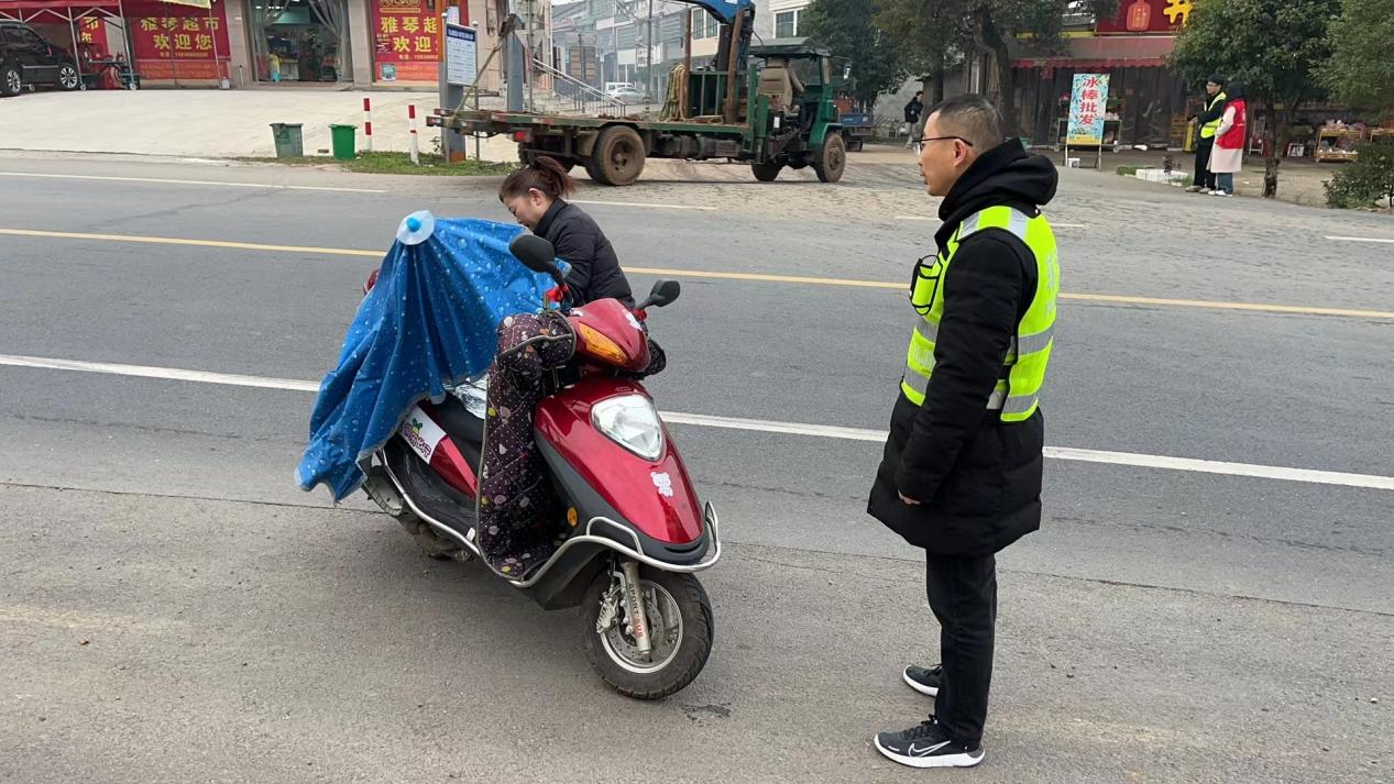 【打好安全生产巩固提升仗】汉寿县军山铺镇开展道路交通安全专项整治行动