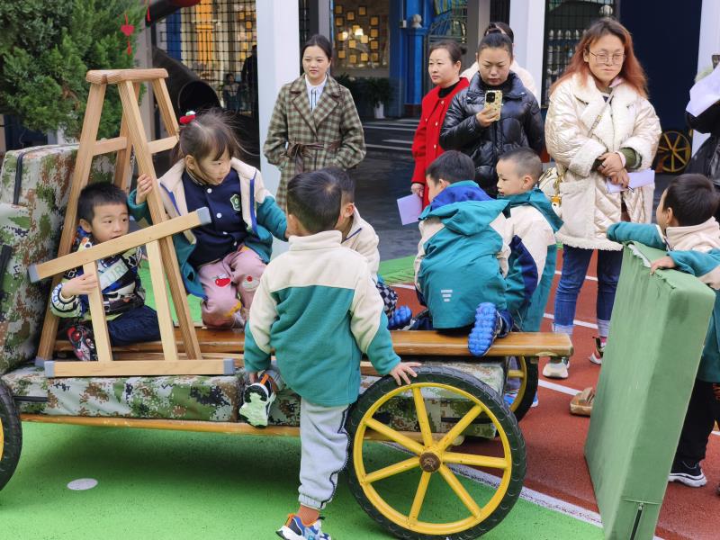 【优化营商环境进行时】自主游戏　见证成长——汉寿县中心幼儿园中班组开展家长教研活动