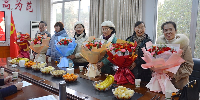 汉寿县詹乐贫中学举行退休教师荣退仪式