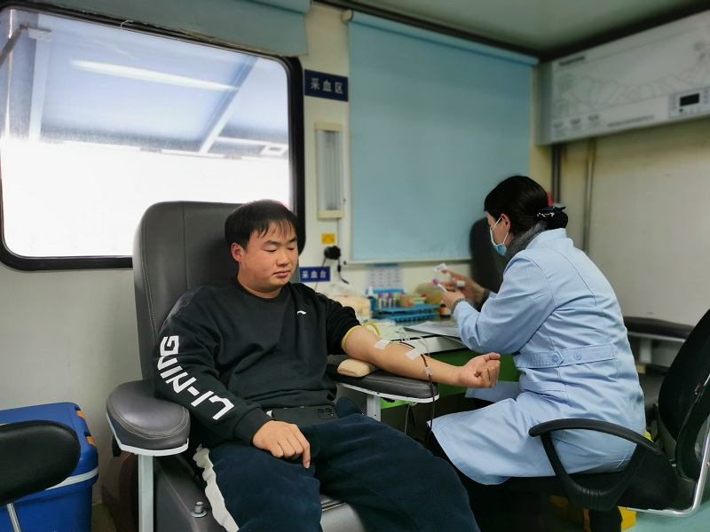 汉寿县毛家滩回维乡民族中学开展无偿献血活动