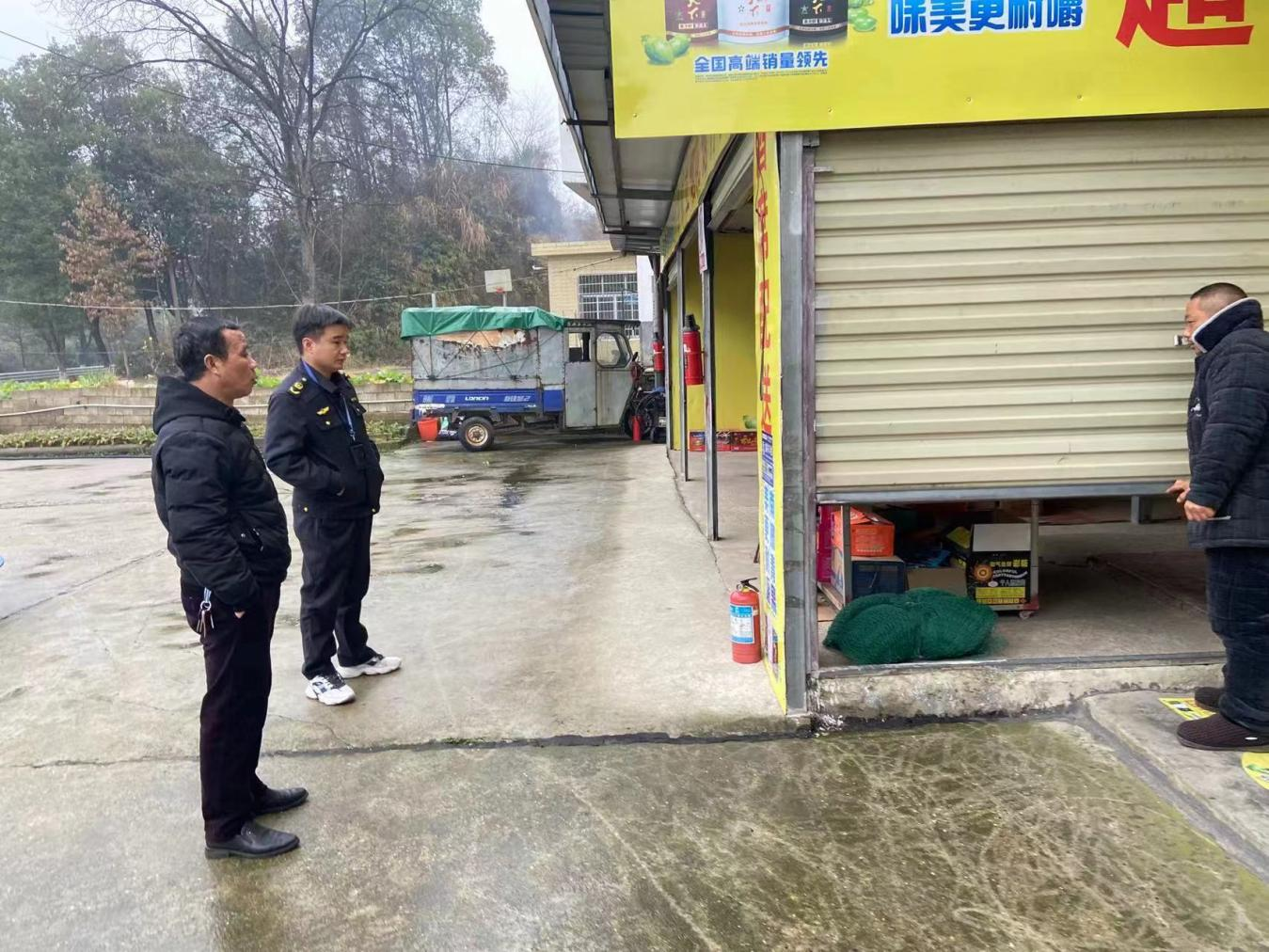 汉寿县崔家桥镇：“敲门行动”话安全，平安过冬暖人心