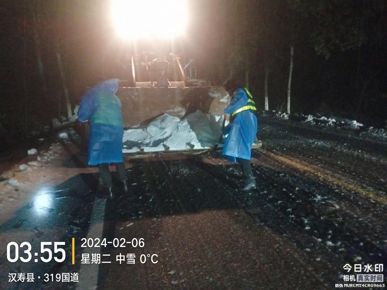 【抗击冰雪一线】汉寿县崔家桥镇：力保路面无冰