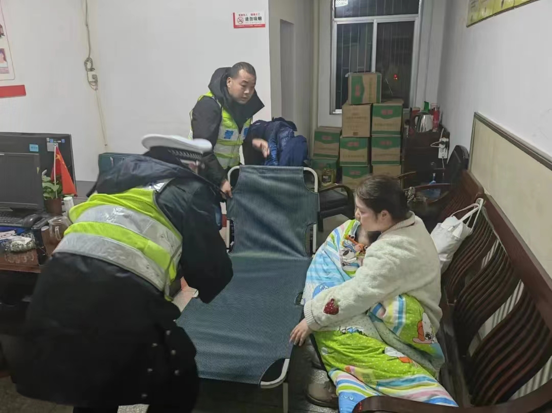 【抗击冰雪一线】汉寿县崔家桥镇：战冰雪 护民生 我们在行动
