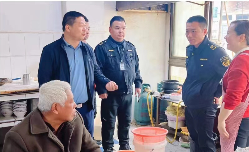 【打好安全生产巩固提升仗】汉寿县军山铺镇开展燃气安全检查