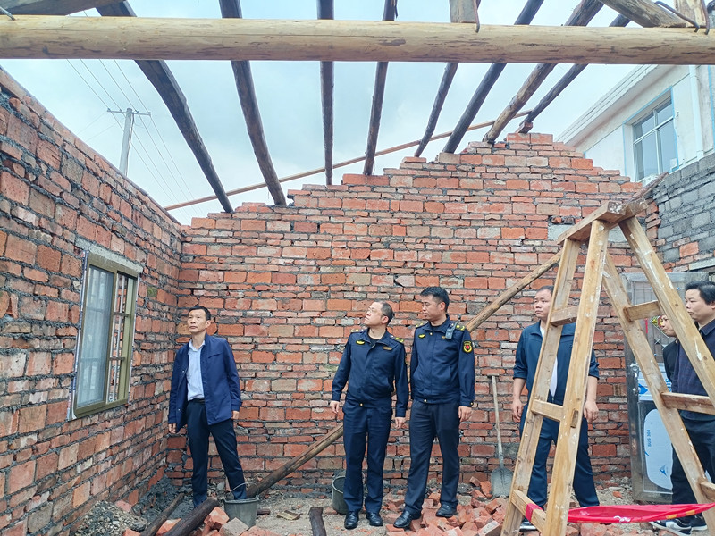 汉寿县城市管理和综合执法局查处一起违规构筑物