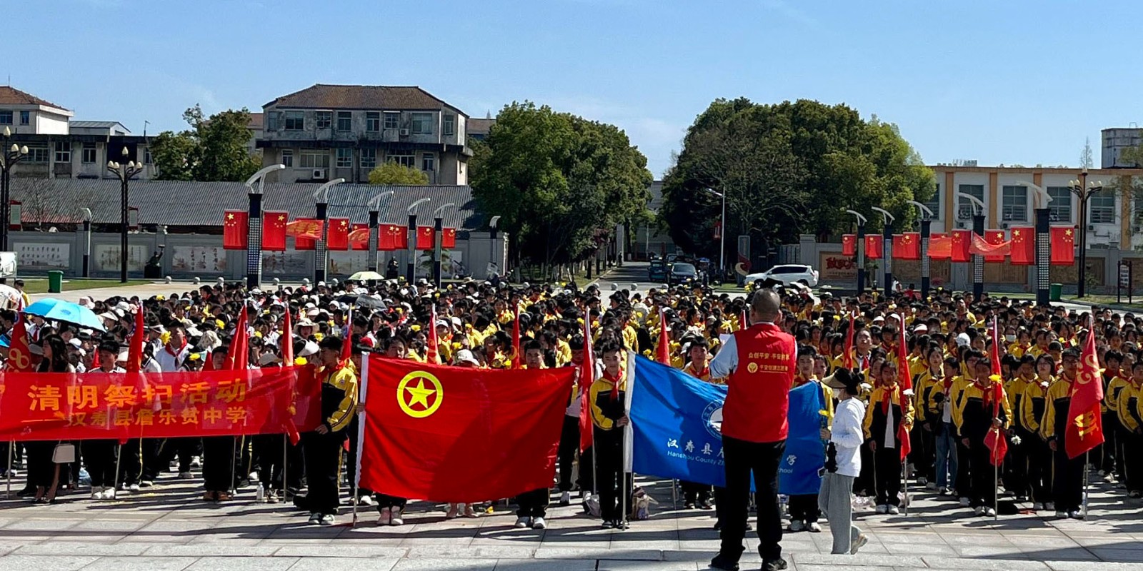 【网络中国节·清明】缅怀革命先烈，传承红色基因 ——汉寿县詹乐贫中学开展清明祭扫烈士墓暨徒步拉练活动
