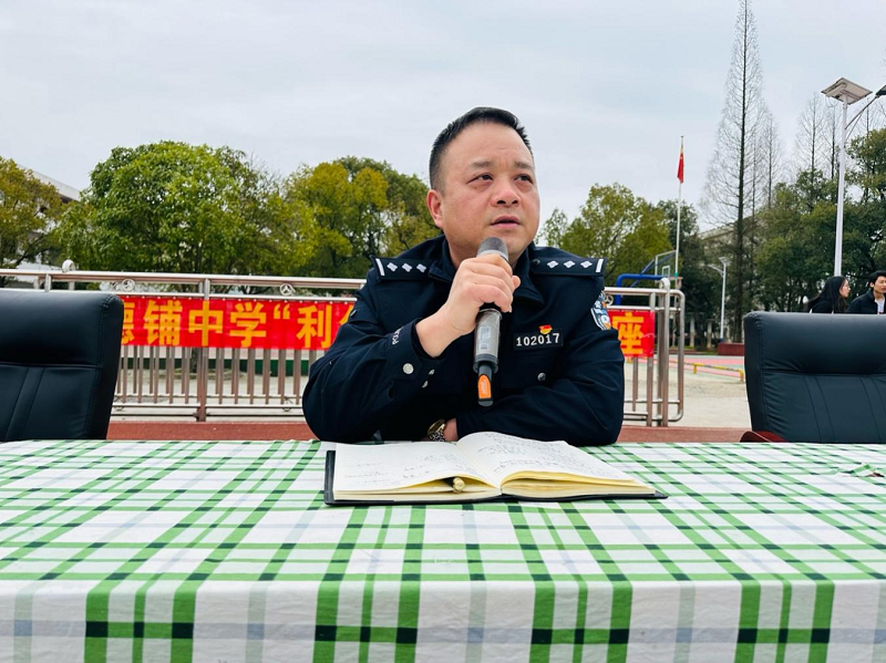 汉寿县毓德铺中学举办“利剑护蕾”专题讲座