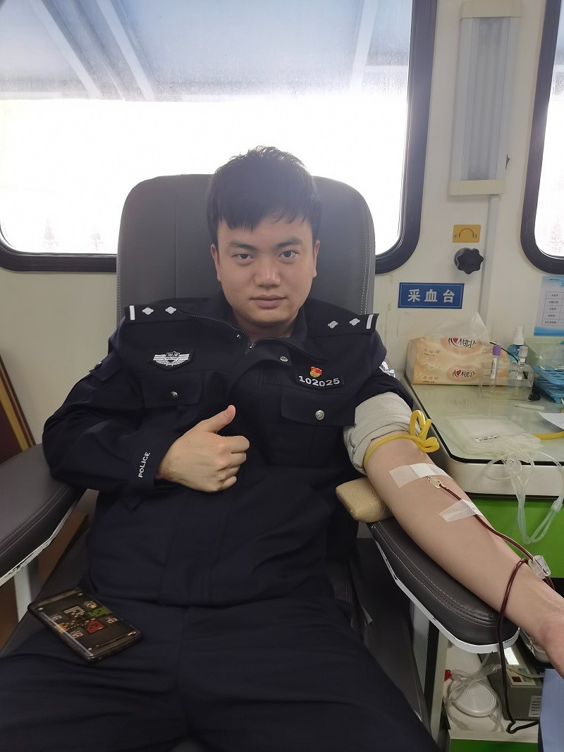 汉寿交警组织开展无偿献血志愿服务活动