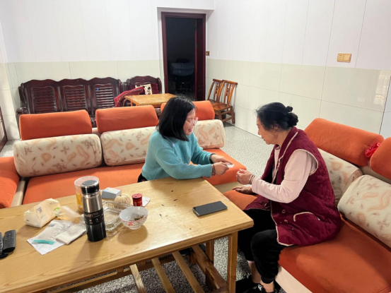 汉寿县朱家铺镇开展“乡镇纪委书记亮名片进农家”活动