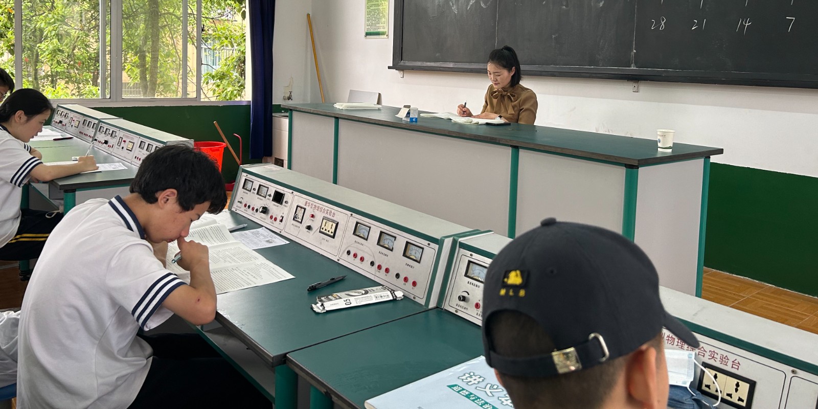 汉寿县詹乐贫中学：师生同考一张卷  教学相长共追梦