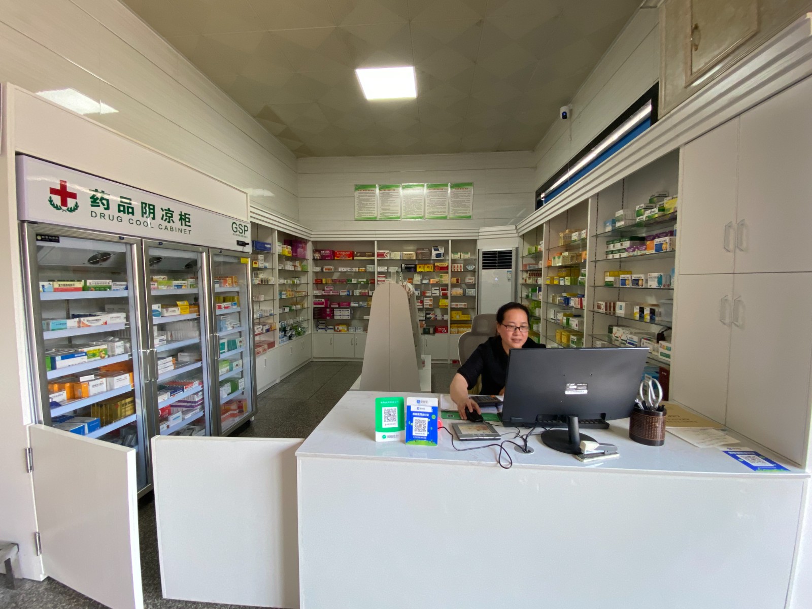 汉寿县市场监督管理局联合卫健局、县医保局为“规范化药房”建设首批示范单位授牌