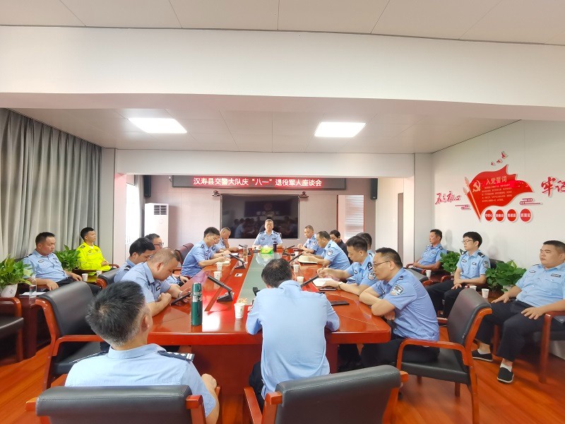 汉寿县公安局交通警察大队召开庆“八一”退役军人座谈会