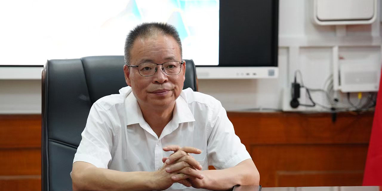 汉寿县詹乐贫中学召开新教师见面会
