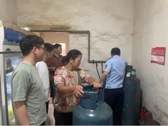 【安全守底行动】汉寿县坡头镇：拧紧燃气“安全阀”，做人民群众的“排雷兵”