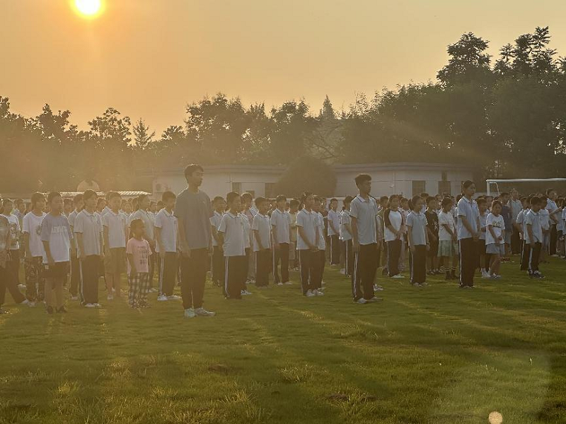 汉寿县罐头嘴镇中学举行新学期升旗仪式