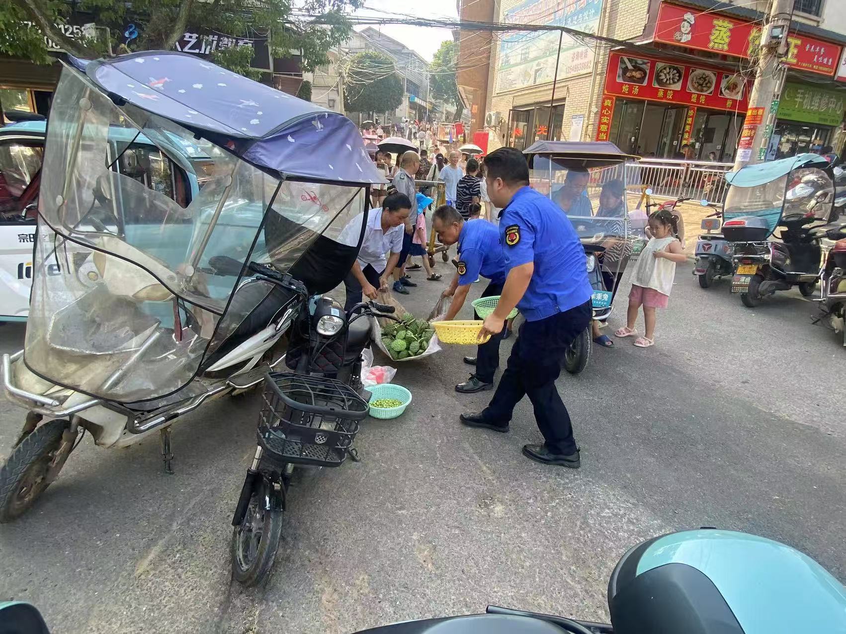 汉寿县城市管理和综合执法局维持秩序保畅通  助力学校开学