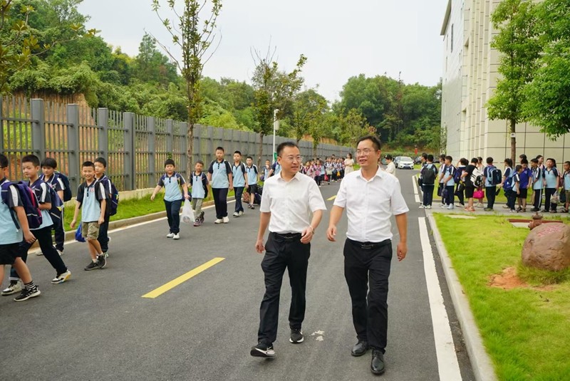 漢壽縣領導督查芙蓉學校秋季開學工作