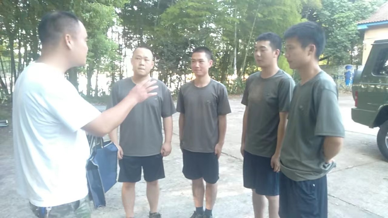 汉寿县百禄桥镇为新兵送行
