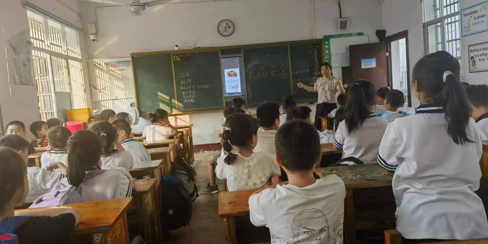 汉寿县詹乐贫中学附小开展食品安全教育实践活动