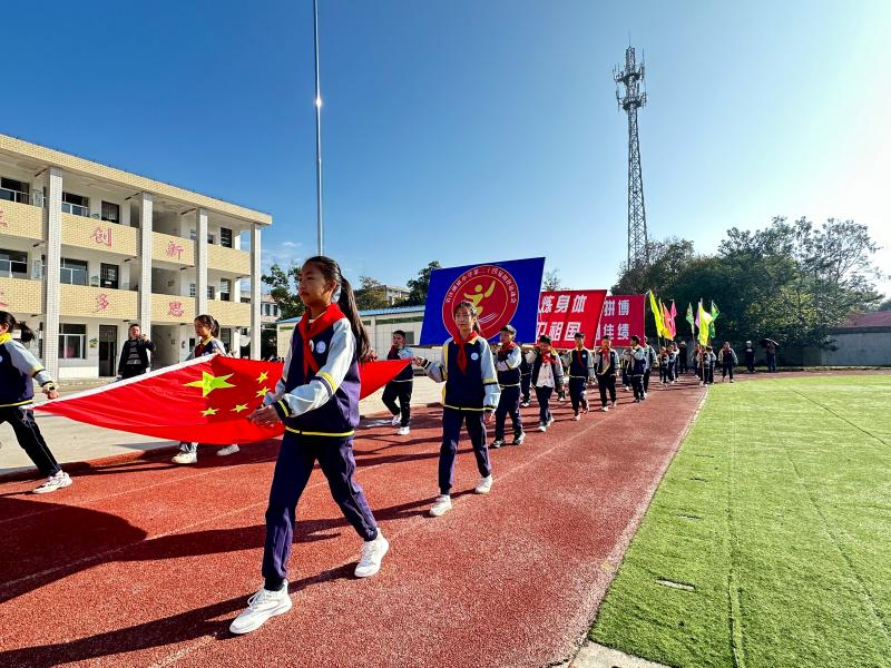 汉寿县岩汪湖小学举行第24届秋季田径运动会