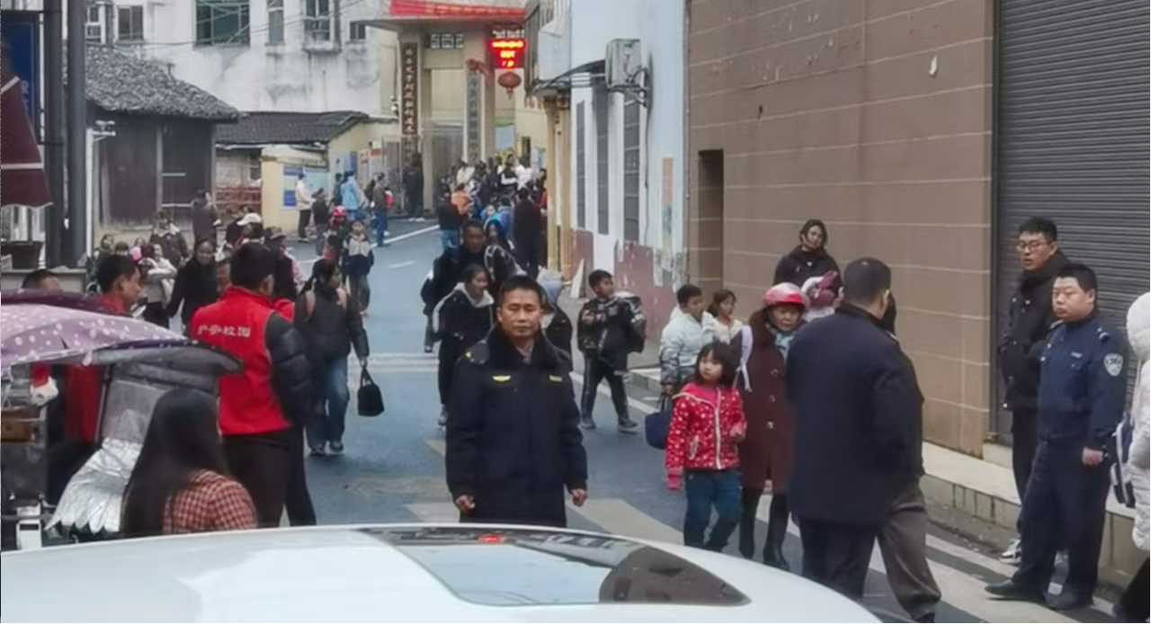 汉寿县百禄桥镇：执利剑护蕾，为成长护航