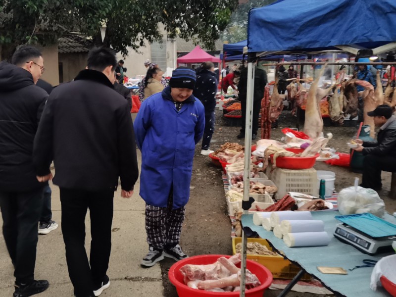 汉寿县朱家铺镇开展“马路市场”整治行动