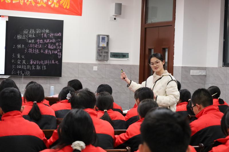 杏坛争锋 技绽芳华｜汉寿二中举办2024年青年教师教学比武