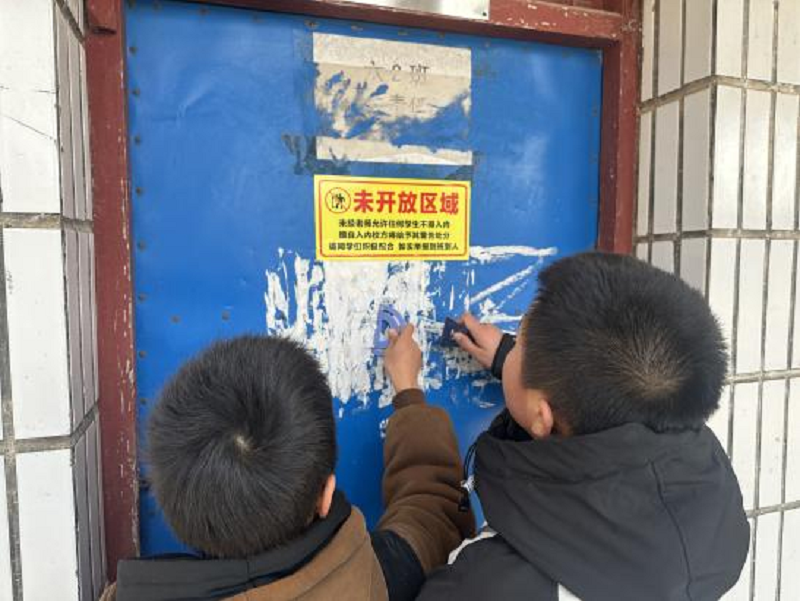 汉寿县朱家铺镇中学“牛皮癣”清除活动显成效