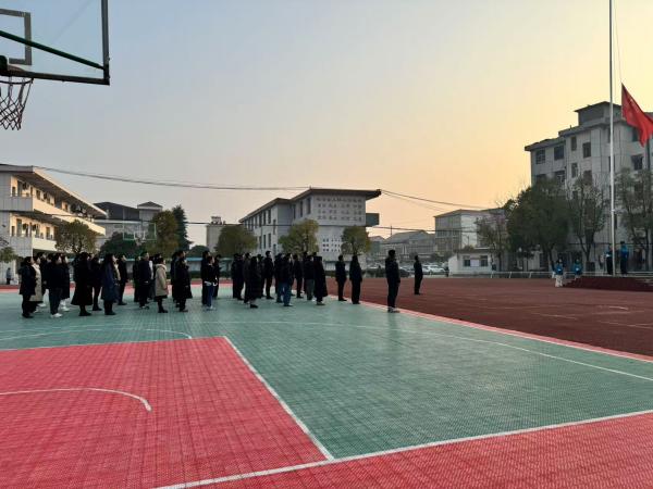 汉寿县酉港镇：举行2025年升旗仪式