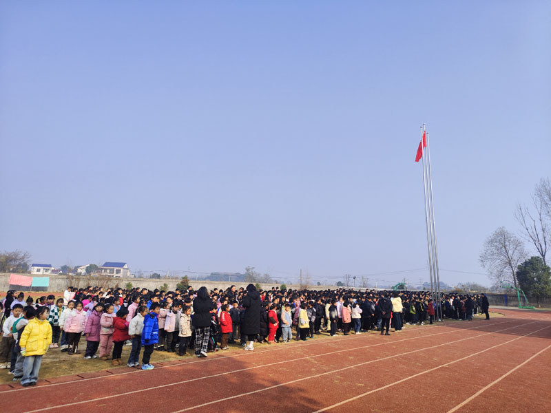 汉寿县聂家桥乡中学举行“迎新年，庆元旦”升旗仪式