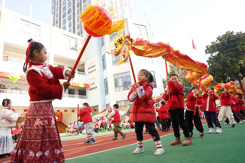 汉寿县机关幼儿园开展 “金蛇闹翻天、萌娃齐欢聚”新年活动